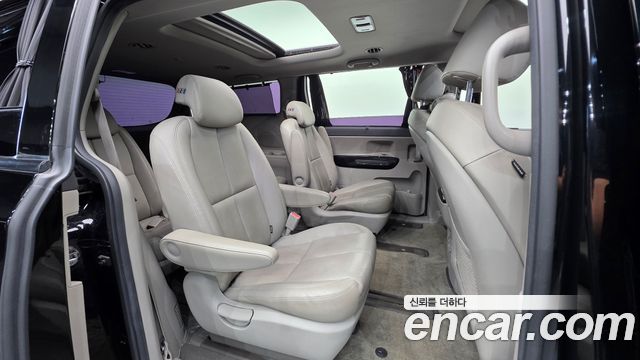 Kia Canival 2015 — photo 19