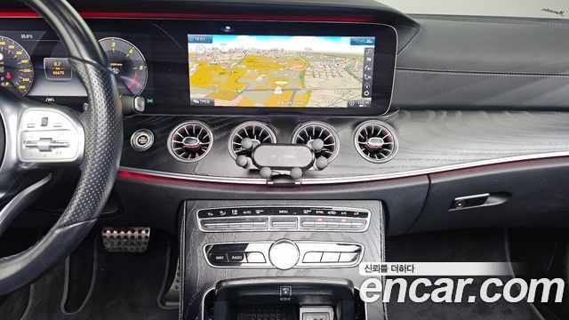 Mercedes-Benz E-Class 2020 — photo 14