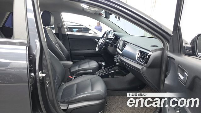 Kia Stonic 2018 — photo 11