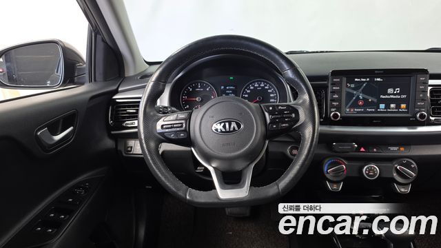 Kia Stonic 2018 — photo 14