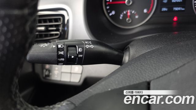 Kia Stonic 2018 — photo 18