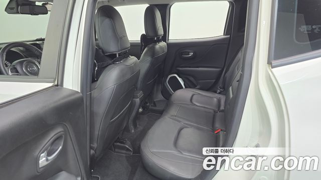 Jeep Renegade 2018 — photo 11