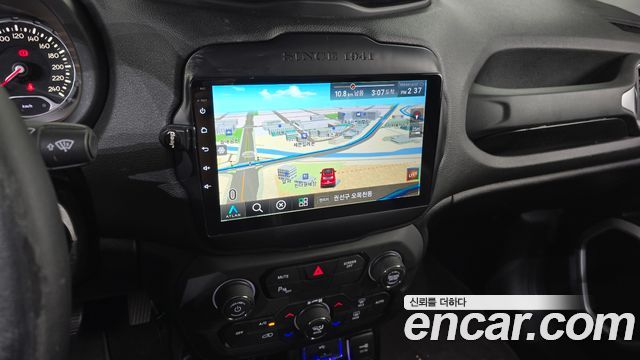 Jeep Renegade 2018 — photo 12