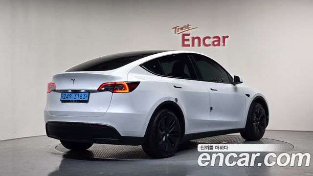 Tesla Model Y 2024 — photo 2