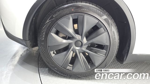 Tesla Model Y 2024 — photo 5