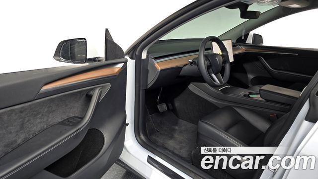 Tesla Model Y 2024 — photo 13