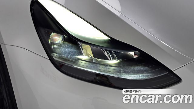 Tesla Model Y 2024 — photo 8