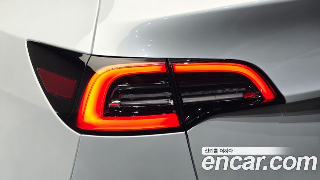 Tesla Model Y 2024 — photo 9