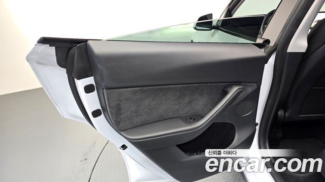 Tesla Model Y 2024 — photo 15