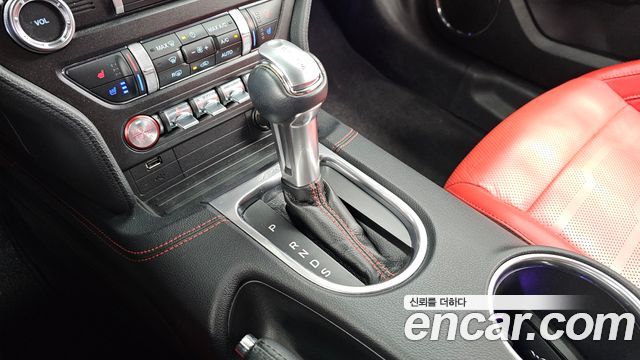 Ford Mustang 2019 — photo 12