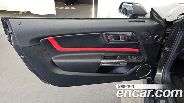 Ford Mustang 2019 — photo 14
