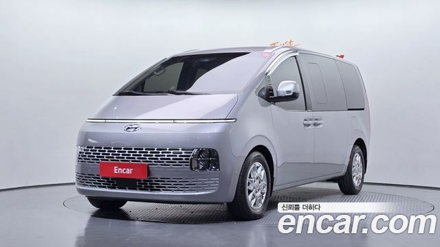Hyundai Staria 2023 — photo 1