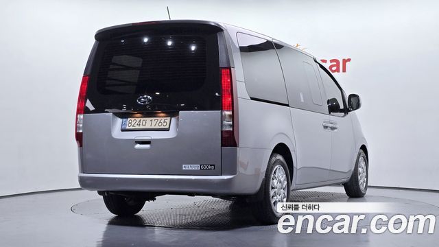 Hyundai Staria 2023 — photo 2