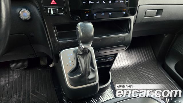 Hyundai Staria 2023 — photo 12