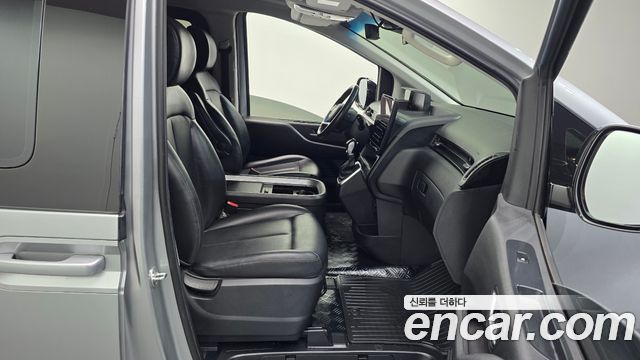 Hyundai Staria 2023 — photo 18