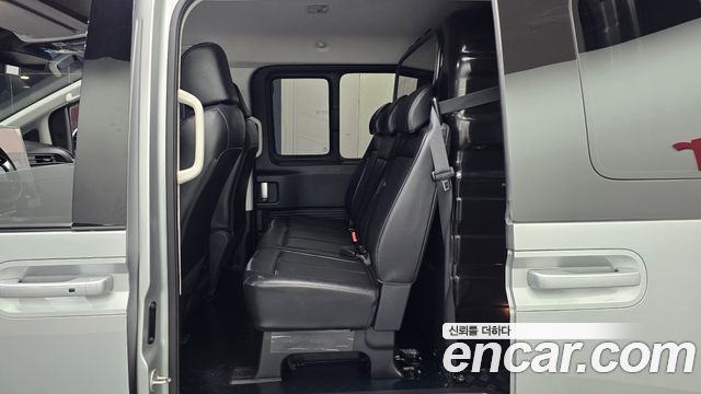 Hyundai Staria 2023 — photo 16