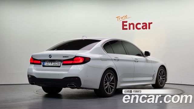 BMW 5-Series 2023 — photo 2