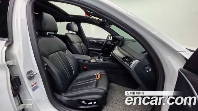 BMW 5-Series 2023 — photo 13