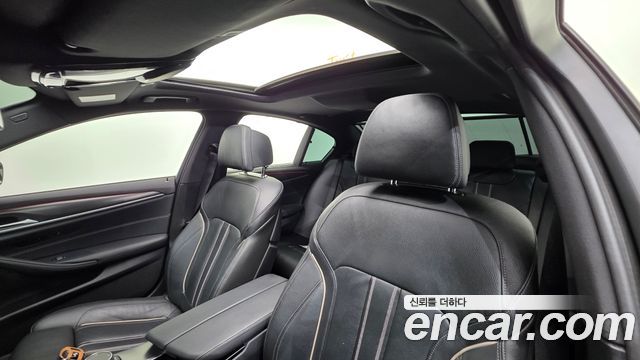 BMW 5-Series 2023 — photo 18