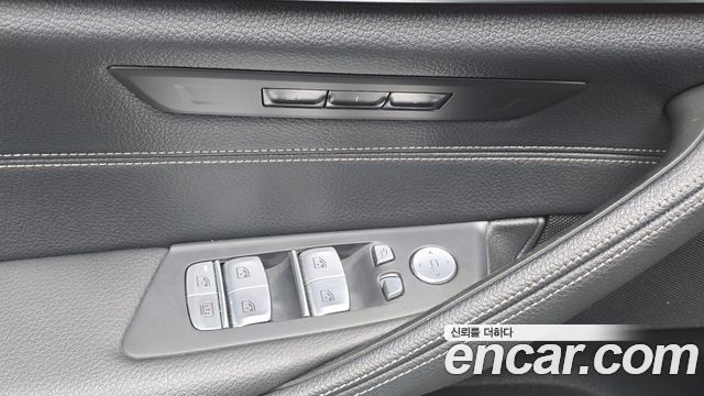 BMW 5-Series 2023 — photo 20