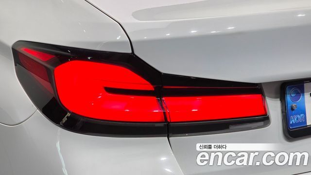 BMW 5-Series 2023 — photo 9
