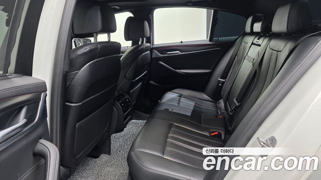 BMW 5-Series 2023 — photo 16