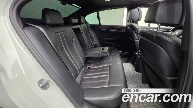 BMW 5-Series 2023 — photo 32