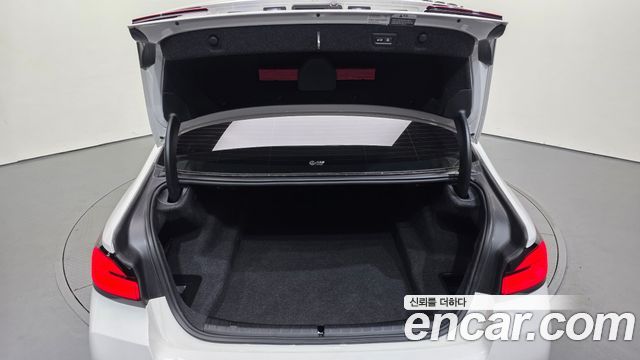 BMW 5-Series 2023 — photo 33