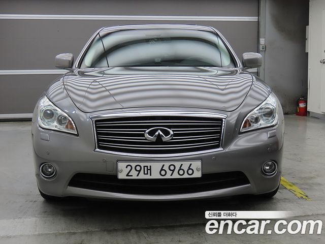 Infiniti M 2011 — photo 2