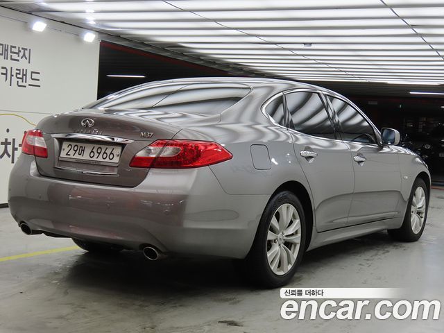 Infiniti M 2011 — photo 3