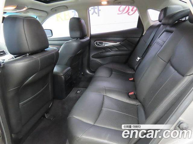 Infiniti M 2011 — photo 6