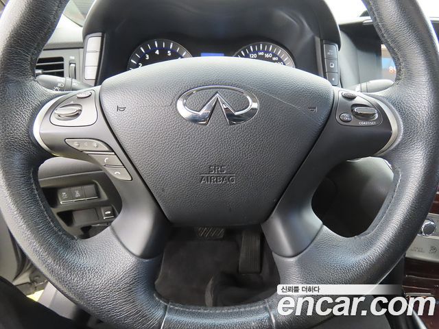 Infiniti M 2011 — photo 9