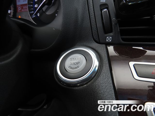 Infiniti M 2011 — photo 14
