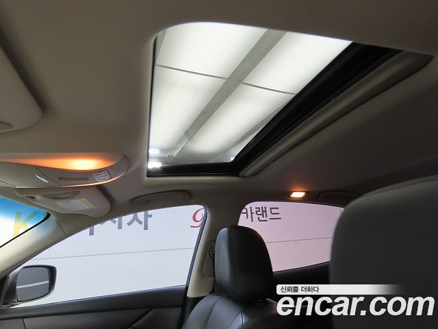 Infiniti M 2011 — photo 16