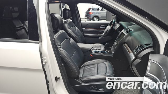 Ford Explorer 2017 — photo 10