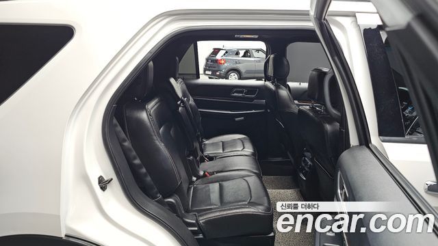 Ford Explorer 2017 — photo 11