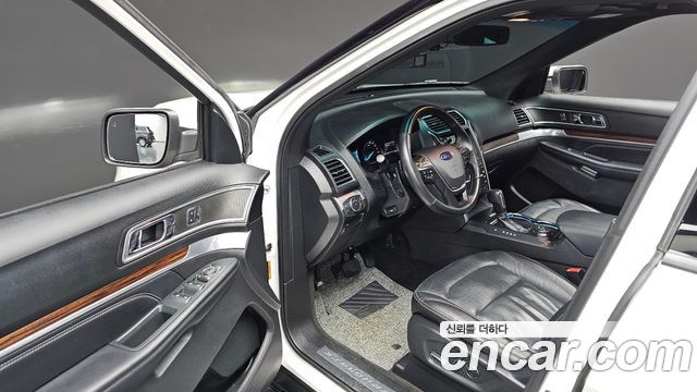 Ford Explorer 2017 — photo 12