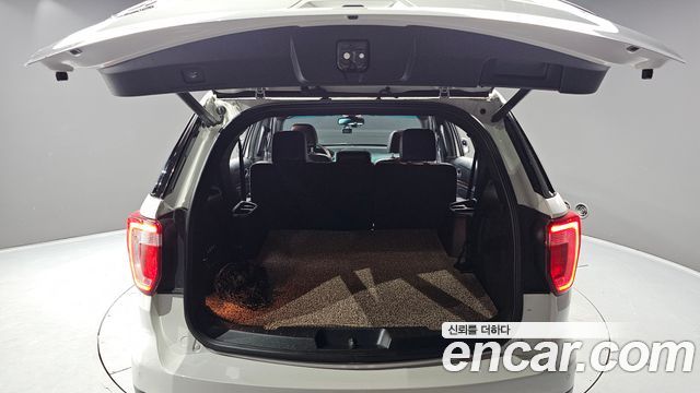 Ford Explorer 2017 — photo 20