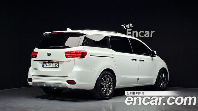 Kia Canival 2019 — photo 2