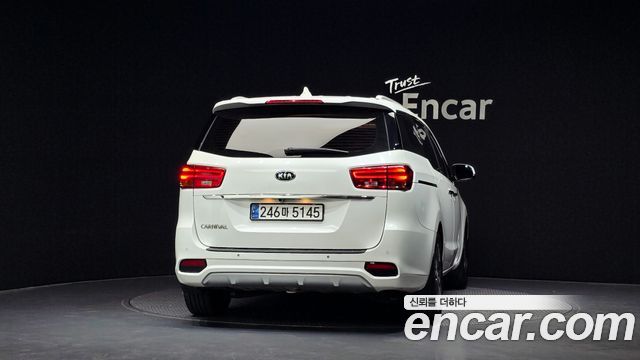 Kia Canival 2019 — photo 4