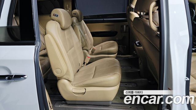 Kia Canival 2019 — photo 17