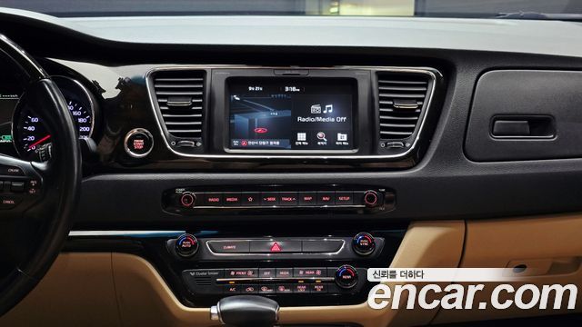 Kia Canival 2019 — photo 19