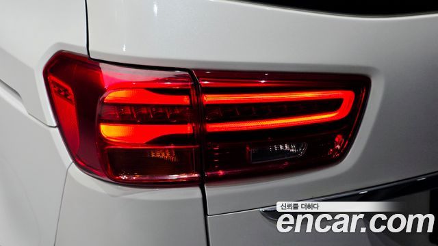 Kia Canival 2019 — photo 9