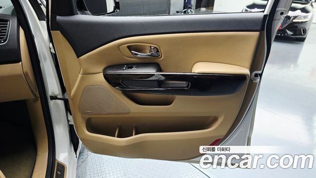 Kia Canival 2019 — photo 14