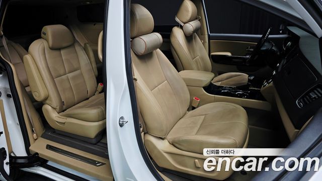 Kia Canival 2019 — photo 16