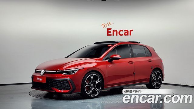 Volkswagen Golf 2025 — photo 1