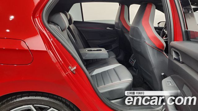 Volkswagen Golf 2025 — photo 17