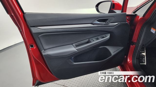 Volkswagen Golf 2025 — photo 14