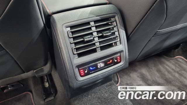Volkswagen Golf 2025 — photo 31