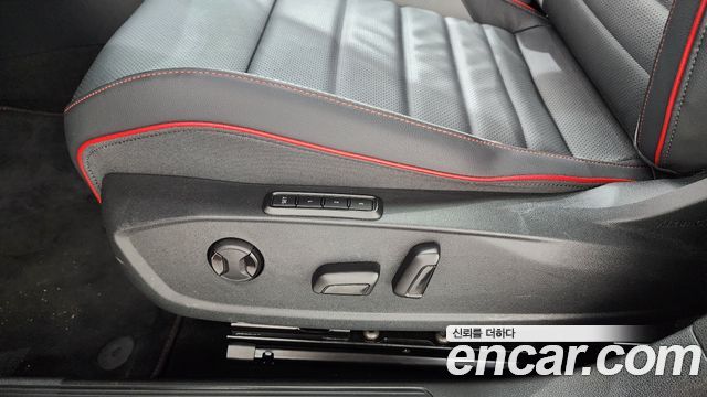 Volkswagen Golf 2025 — photo 32
